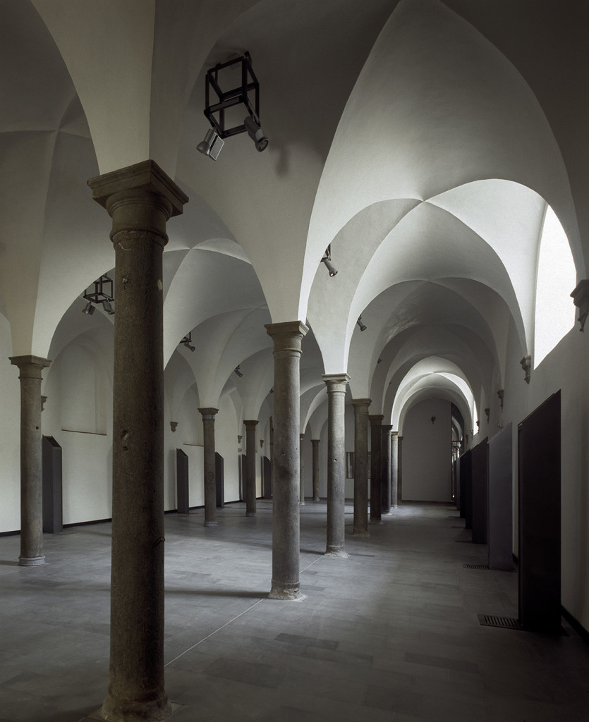 stalle delle scuderie medicee - Poggio a caiano  Toscana - ( F. Purini: F.Barbagli:P.Baroni )