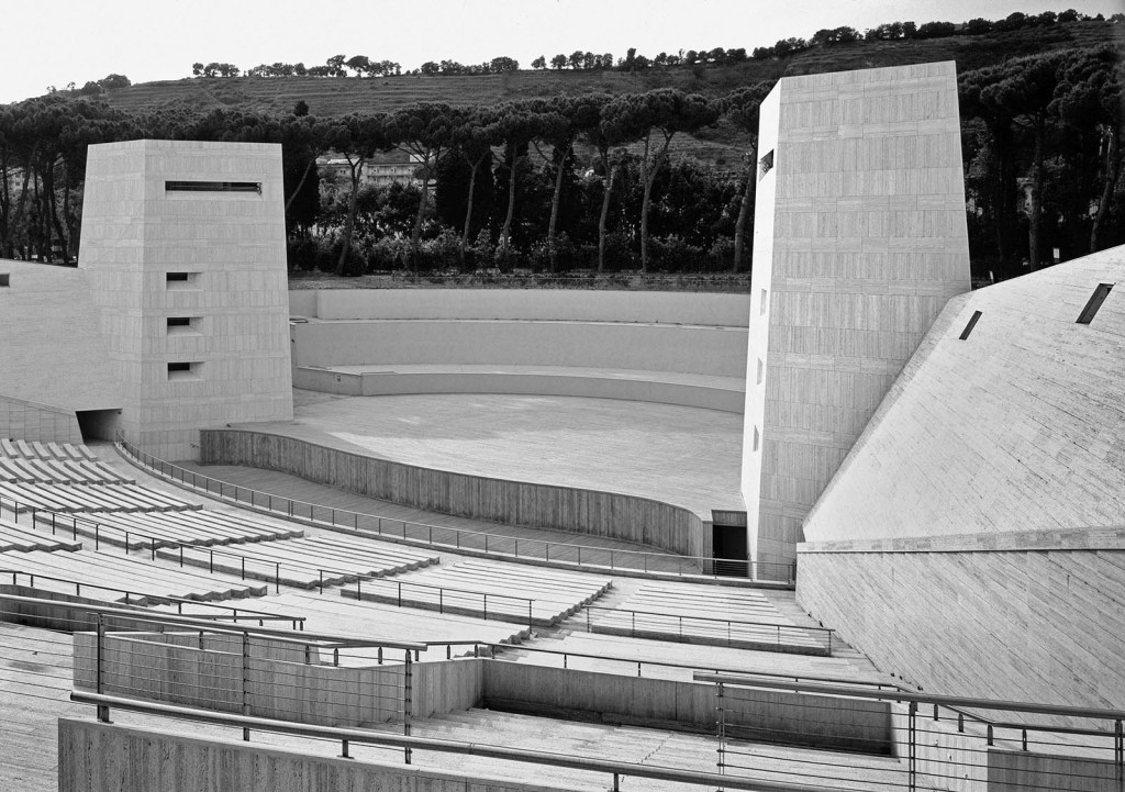 Mostra d'Oltremare  Arena Flegrea. 1940 progetto di Giulio De Luca 1990 ristrutturazione di Giulio De Luca Padiglione